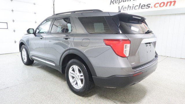 Used 2022 Ford Explorer XLT image 3