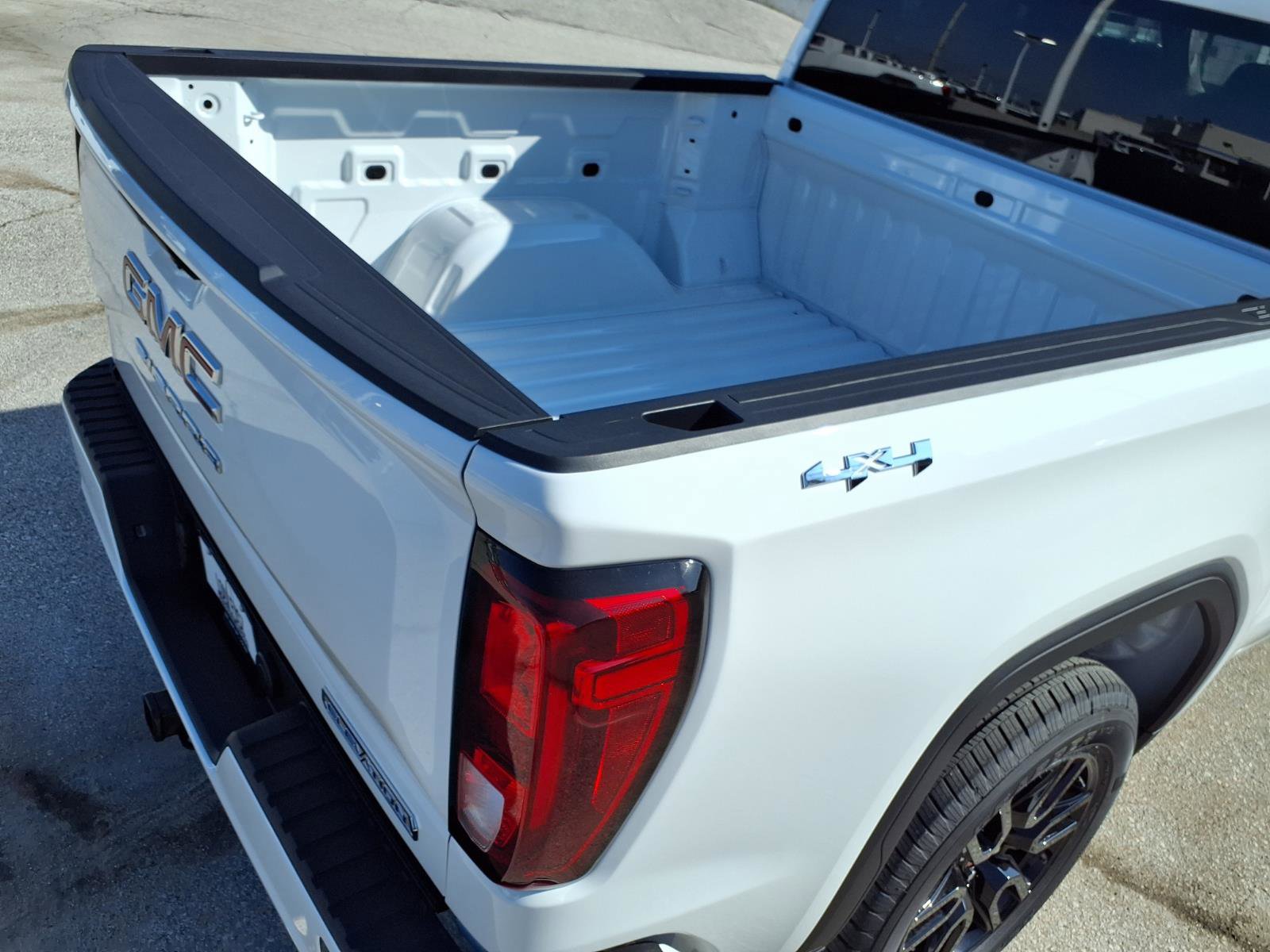 New 2026 GMC Sierra 1500 Elevation image 19