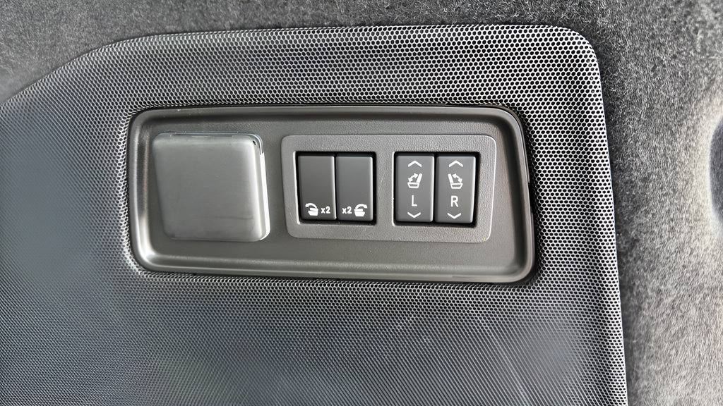 Used 2024 Cadillac Escalade Sport w/ LPO, ONYX Package AWD/4WD image 21