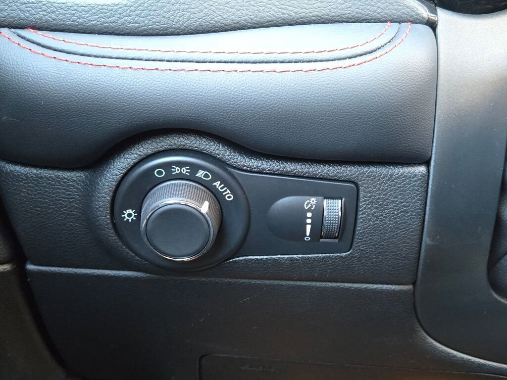 Used 2025 Dodge Durango GT image 25