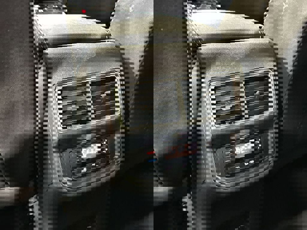 Used 2025 Volkswagen Atlas SE image 27