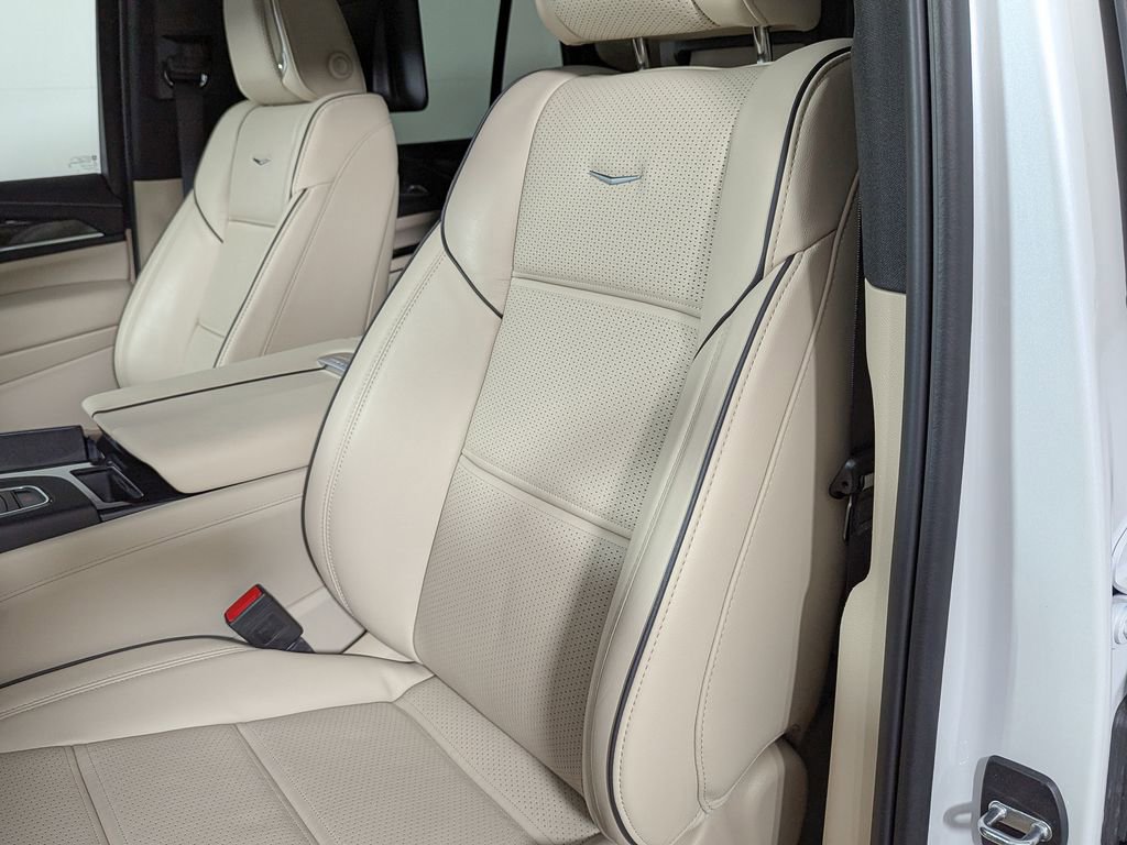 Used 2024 Cadillac Escalade Premium Luxury image 17