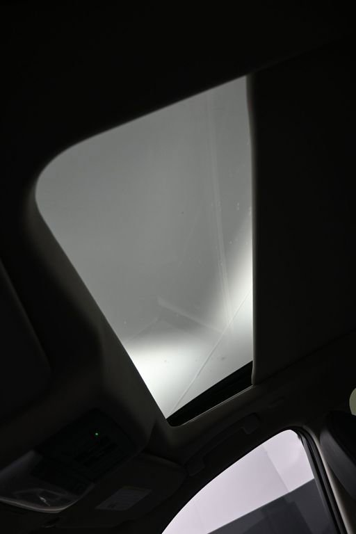 Used 2023 Nissan Rogue SL w/ SL Premium Package image 18