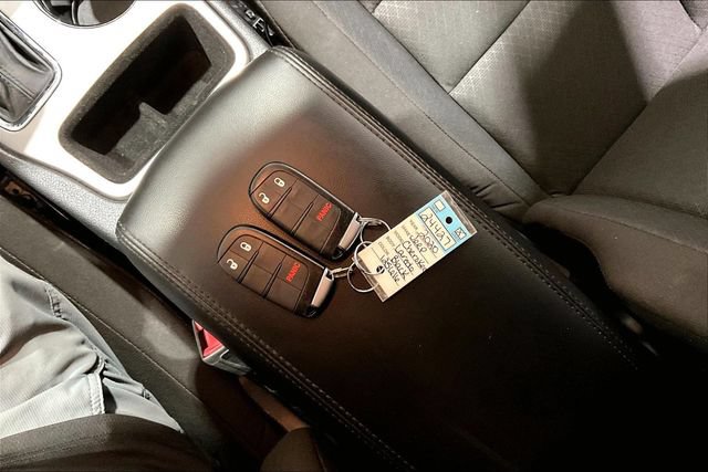 Used 2020 Jeep Grand Cherokee Laredo AWD/4WD image 43