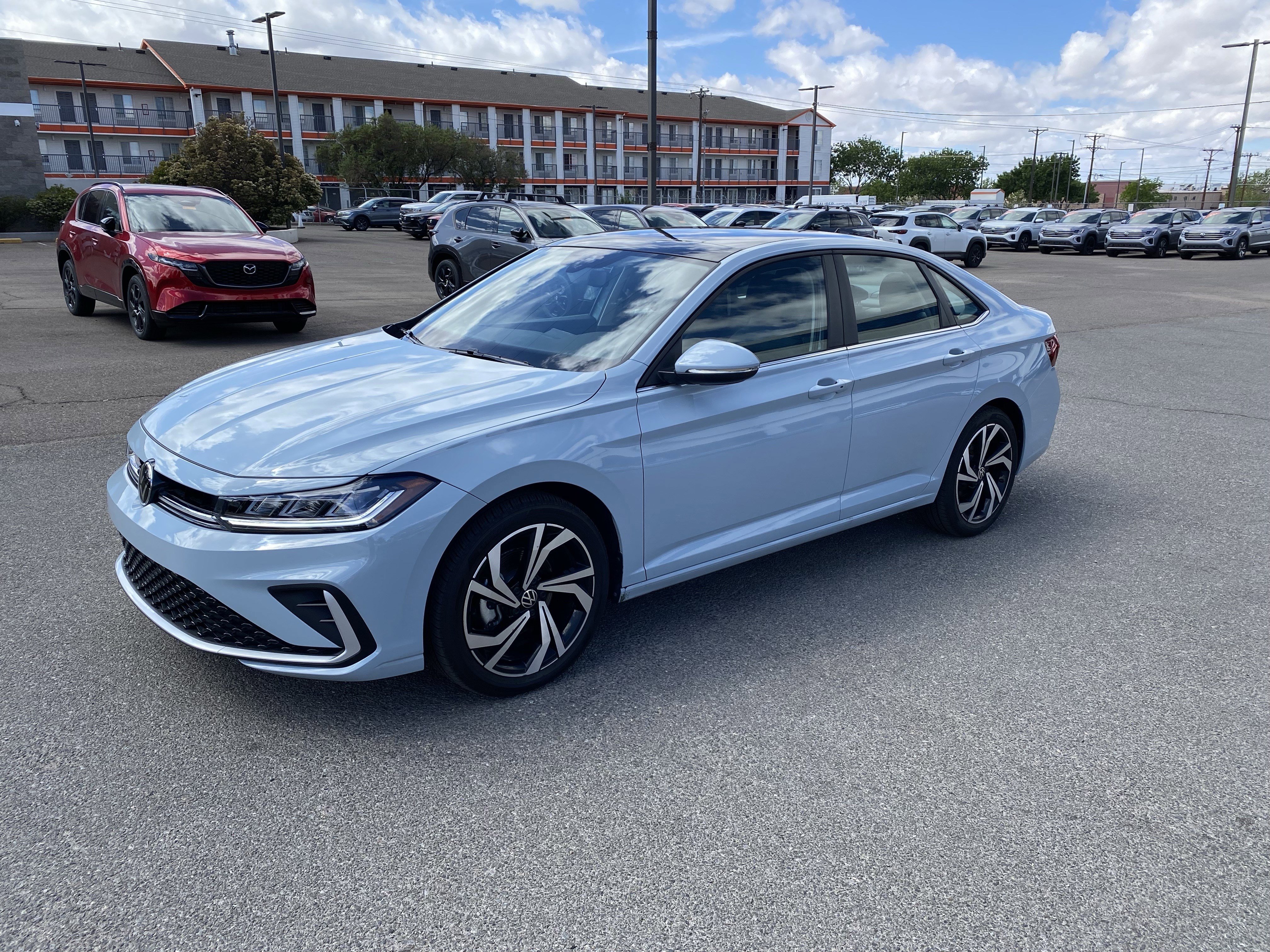 Certified 2025 Volkswagen Jetta SEL image 40