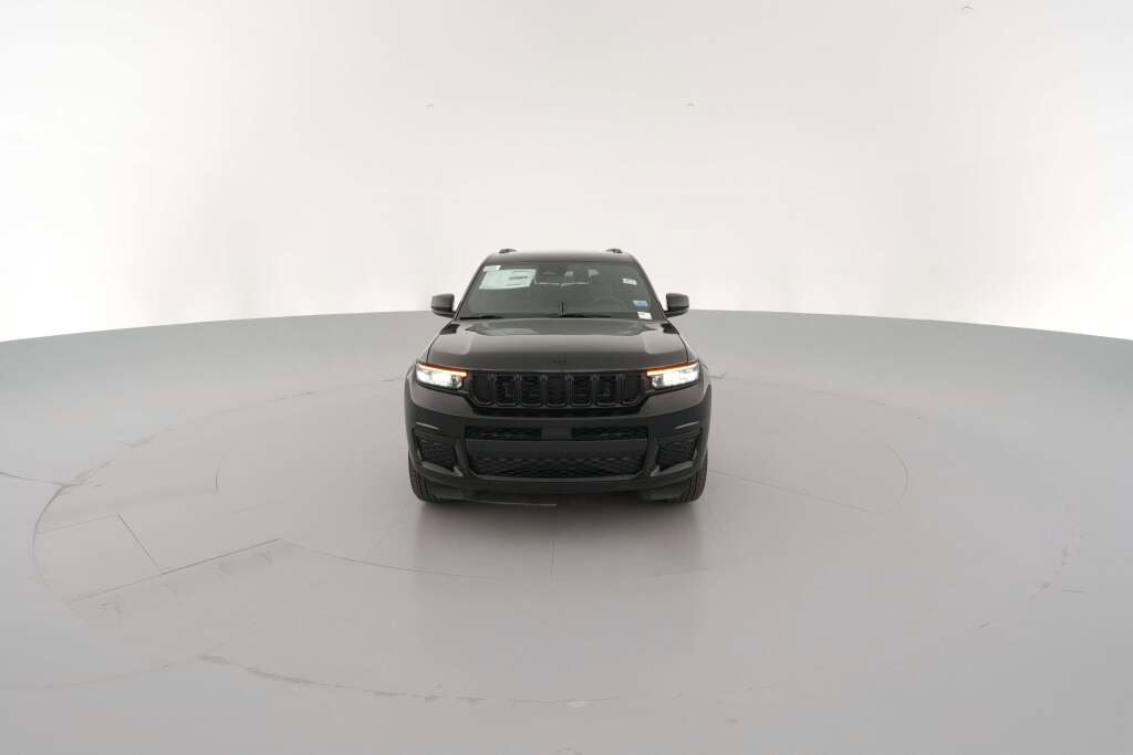 New 2025 Jeep Grand Cherokee L Laredo image 2