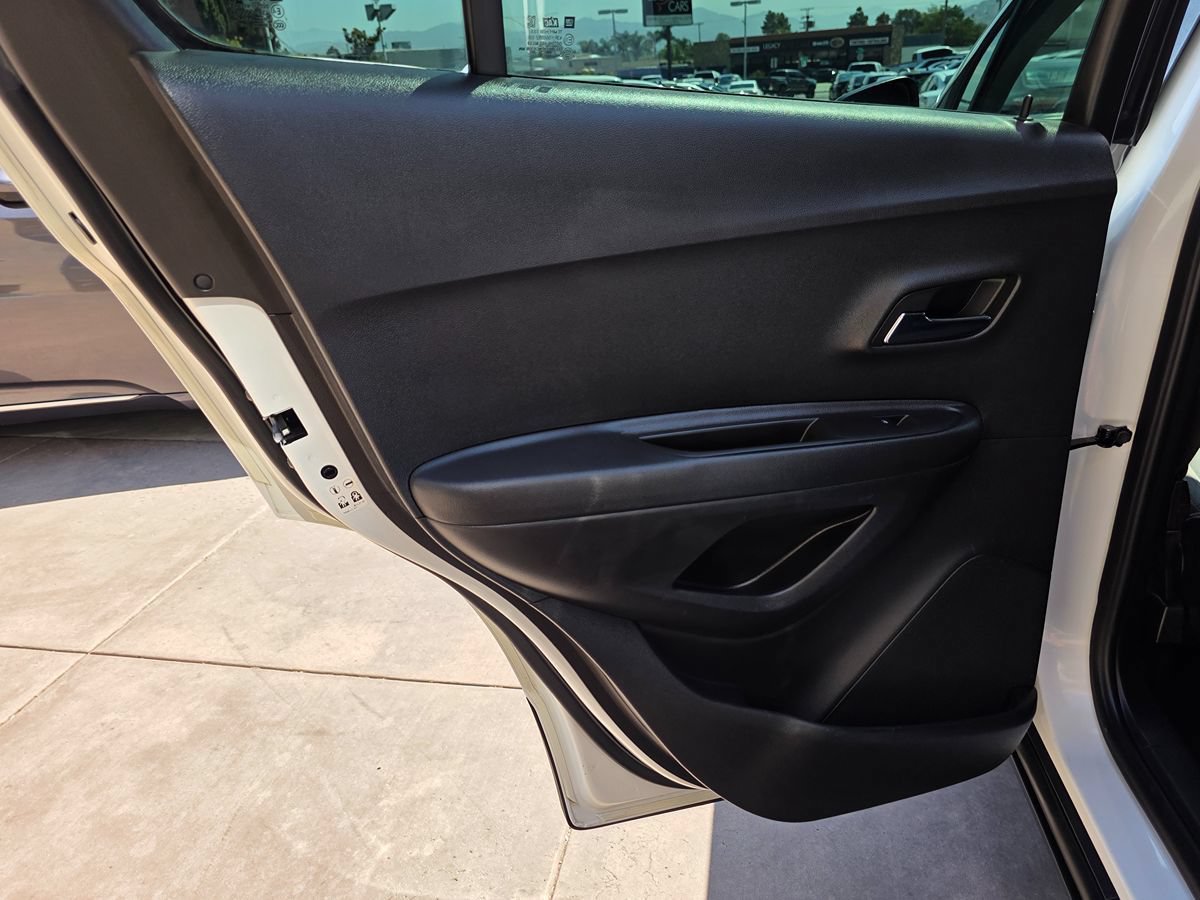Used 2017 Chevrolet Trax LS FWD image 26
