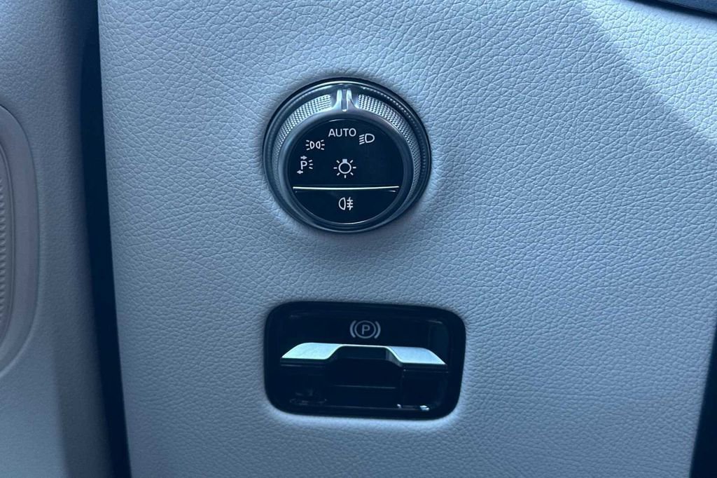 Certified 2026 Mercedes-Benz GLC 300 image 37