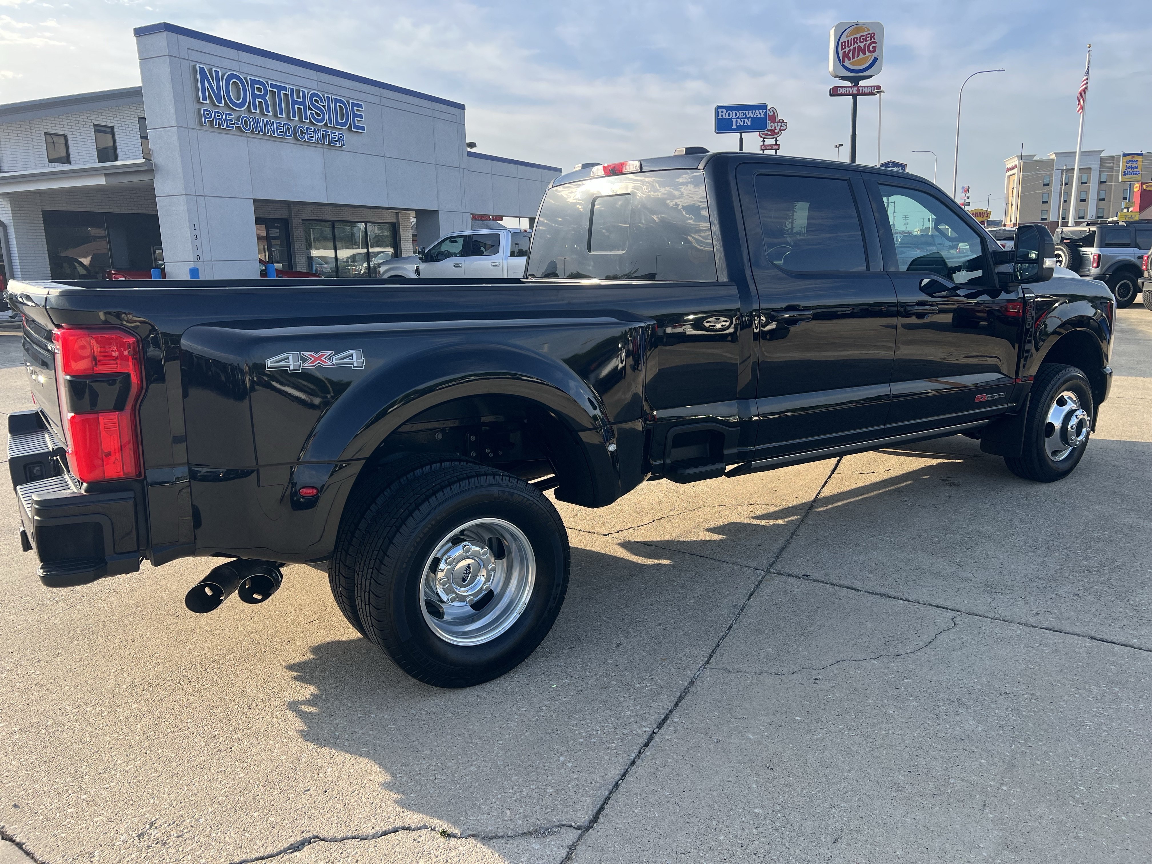 Used 2025 Ford F350 Platinum AWD/4WD image 12