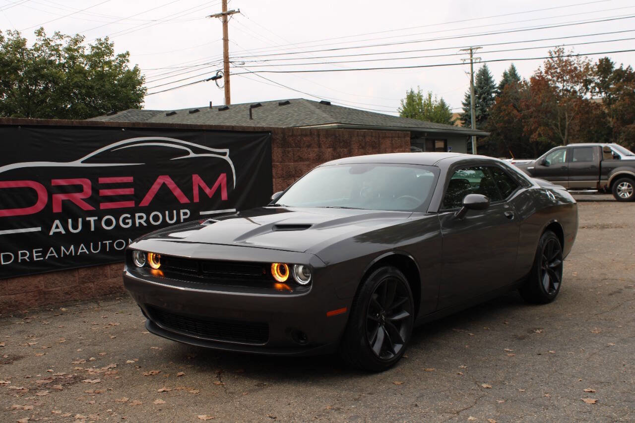 Used 2023 Dodge Challenger SXT image 1