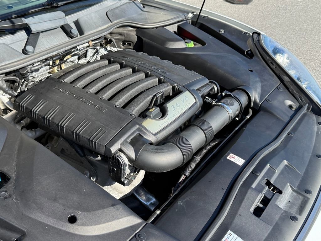 Used 2017 Porsche Cayenne Platinum Edition image 16