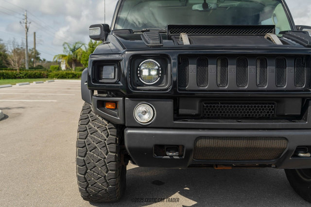 Used 2004 HUMMER H2 w/ Preferred Equipment Group image 92