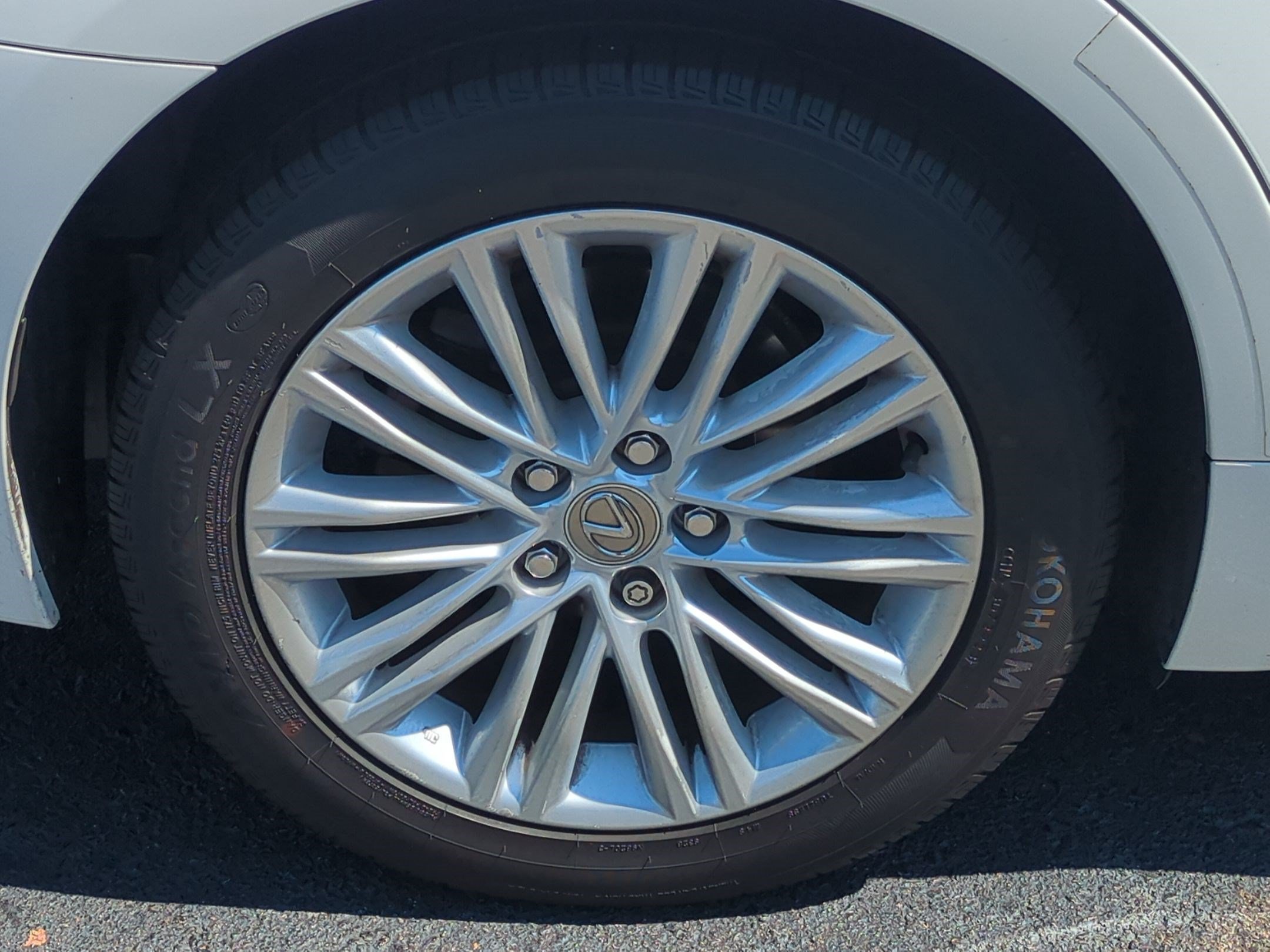 Used 2015 Lexus ES 350 w/ Luxury Package FWD image 12