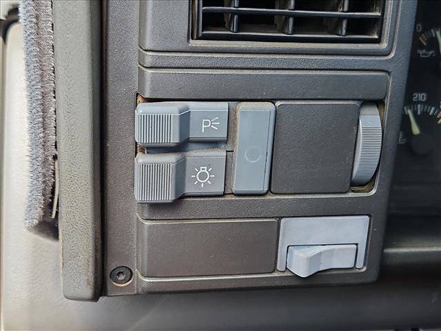 Used 1994 Chevrolet Silverado 1500 2WD Regular Cab image 17