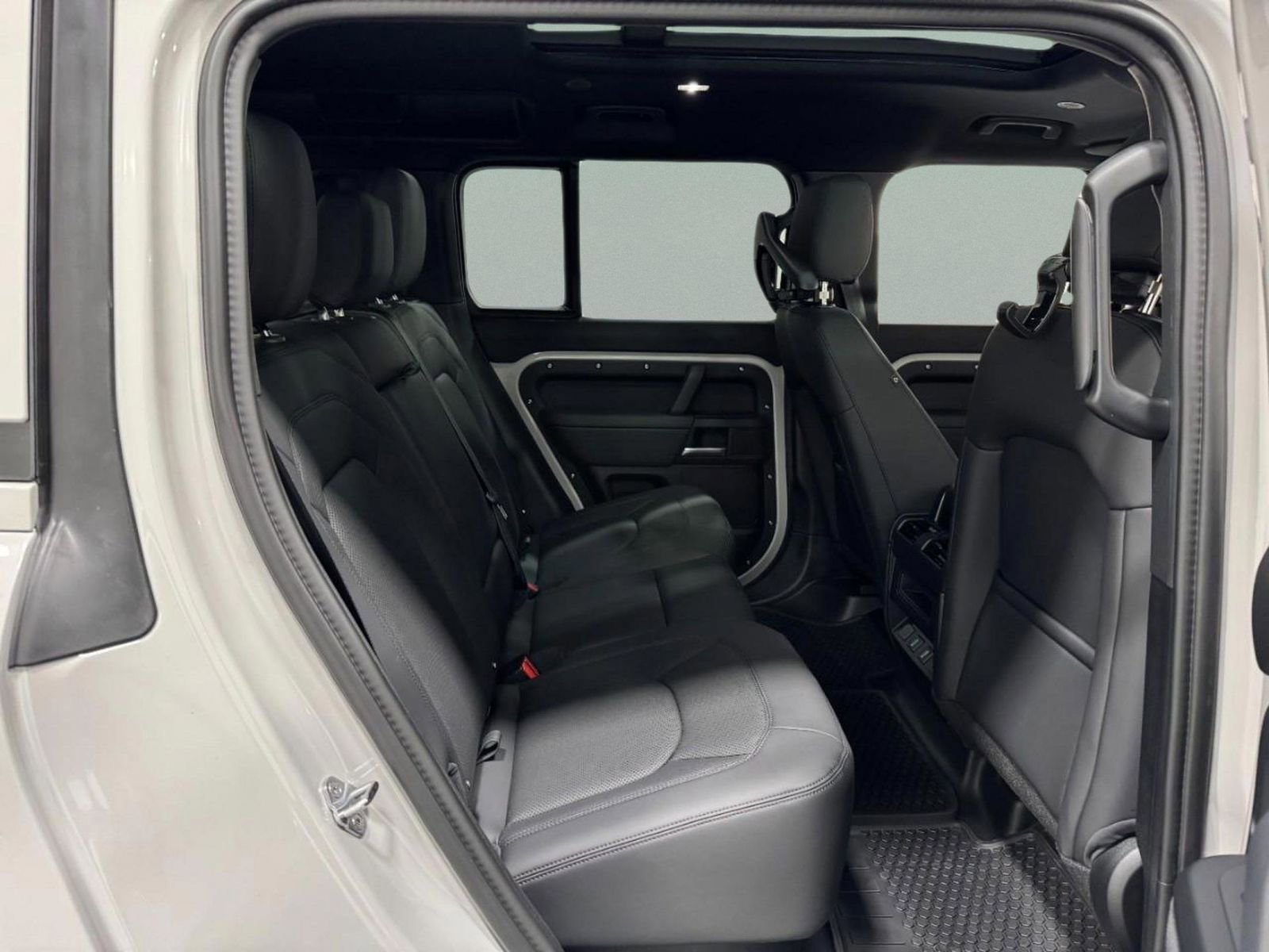 New 2026 Land Rover Defender 110 S image 10