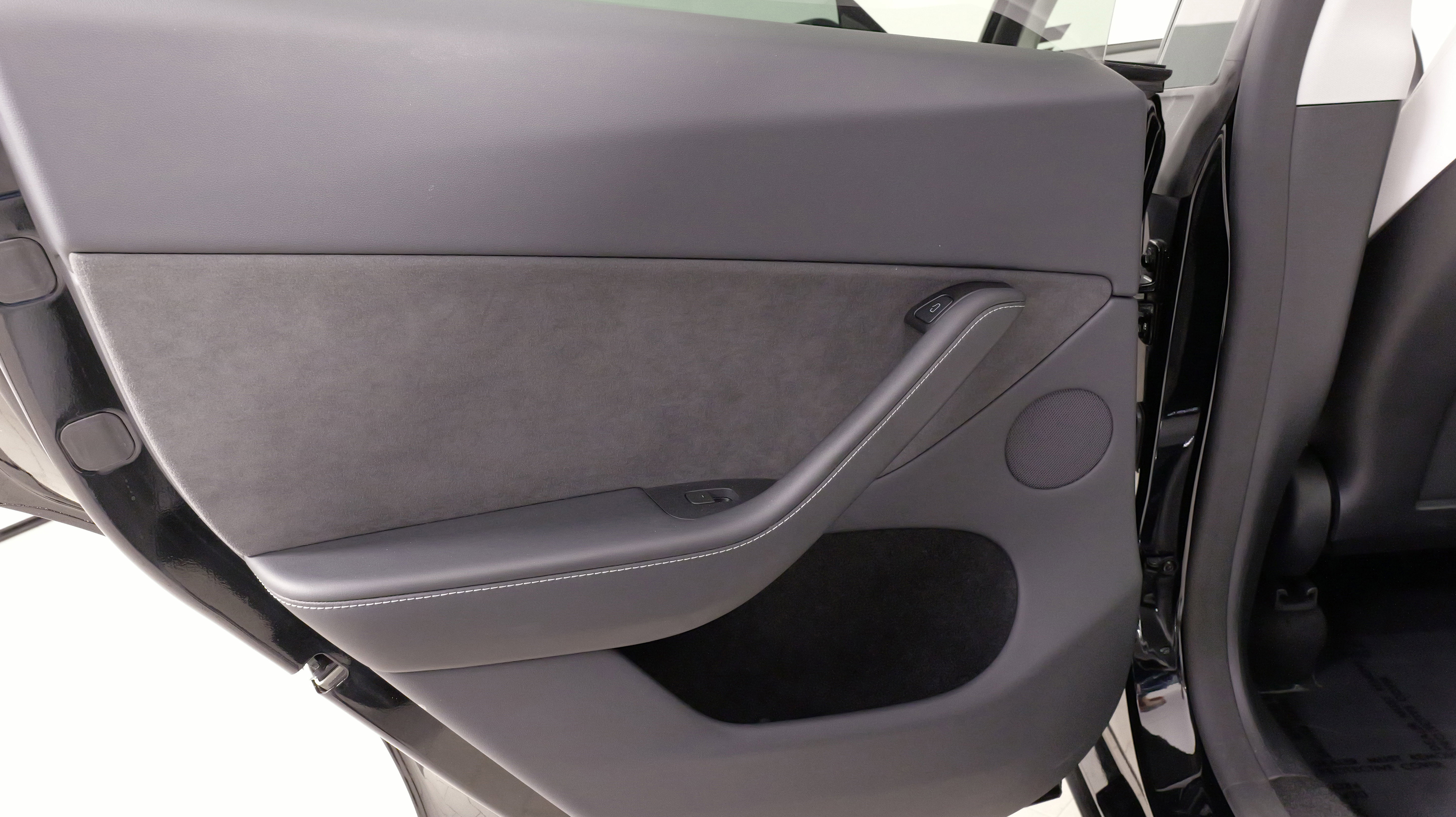 Used 2024 Tesla Model Y Long Range image 30