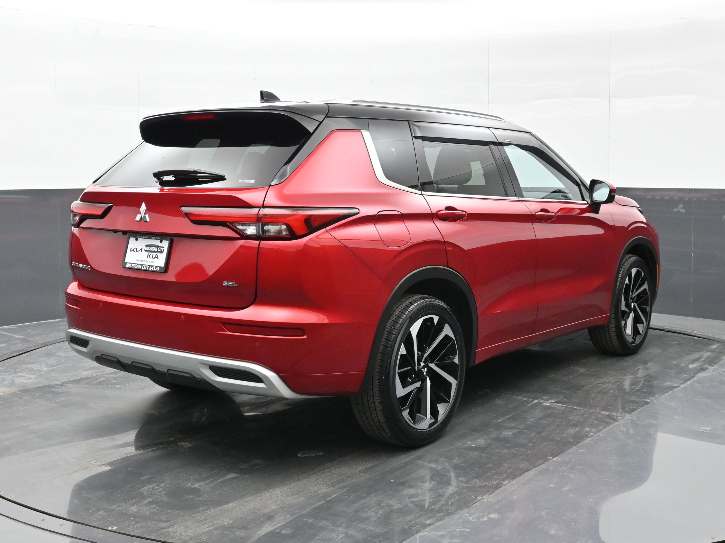 Used 2024 Mitsubishi Outlander SEL image 8