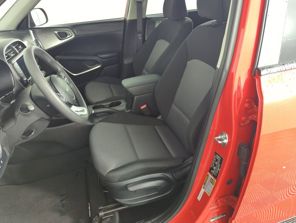 Used 2025 Kia Soul LX w/ LX Technology Package image 12