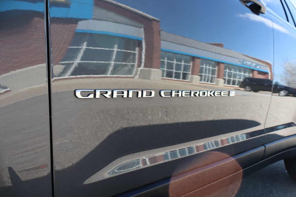 Used 2023 Jeep Grand Cherokee Limited image 8