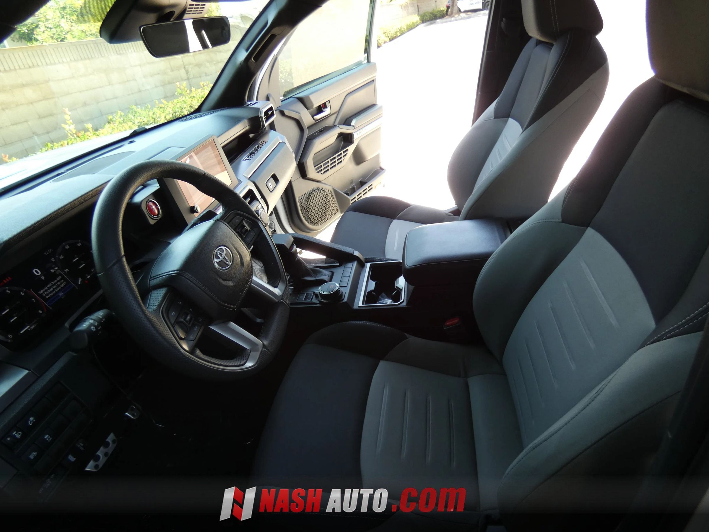 Used 2025 Toyota Tacoma TRD Sport AWD/4WD image 53