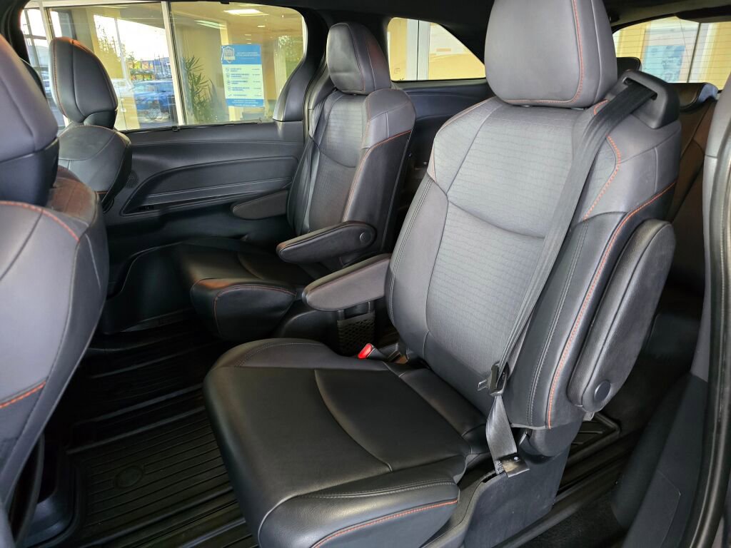 Used 2021 Toyota Sienna XSE image 37