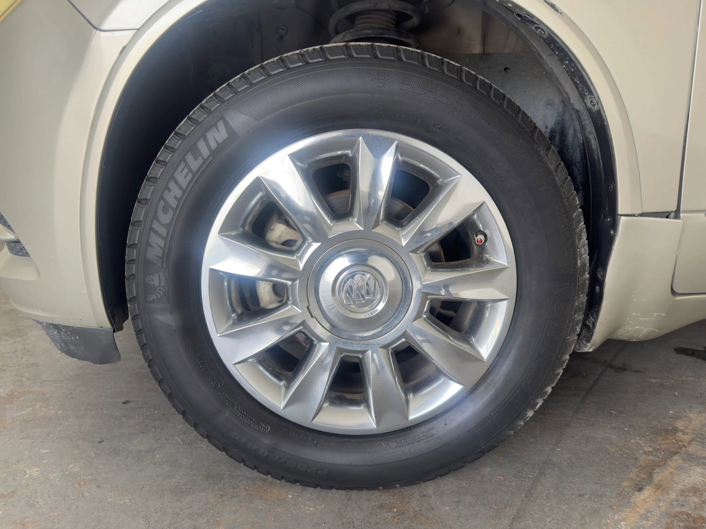 Used 2015 Buick Enclave Leather FWD image 15