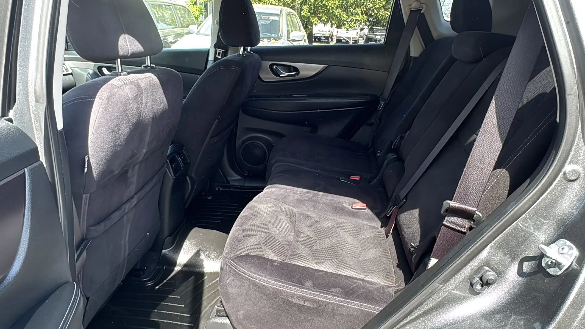 Used 2016 Nissan Rogue SV image 11