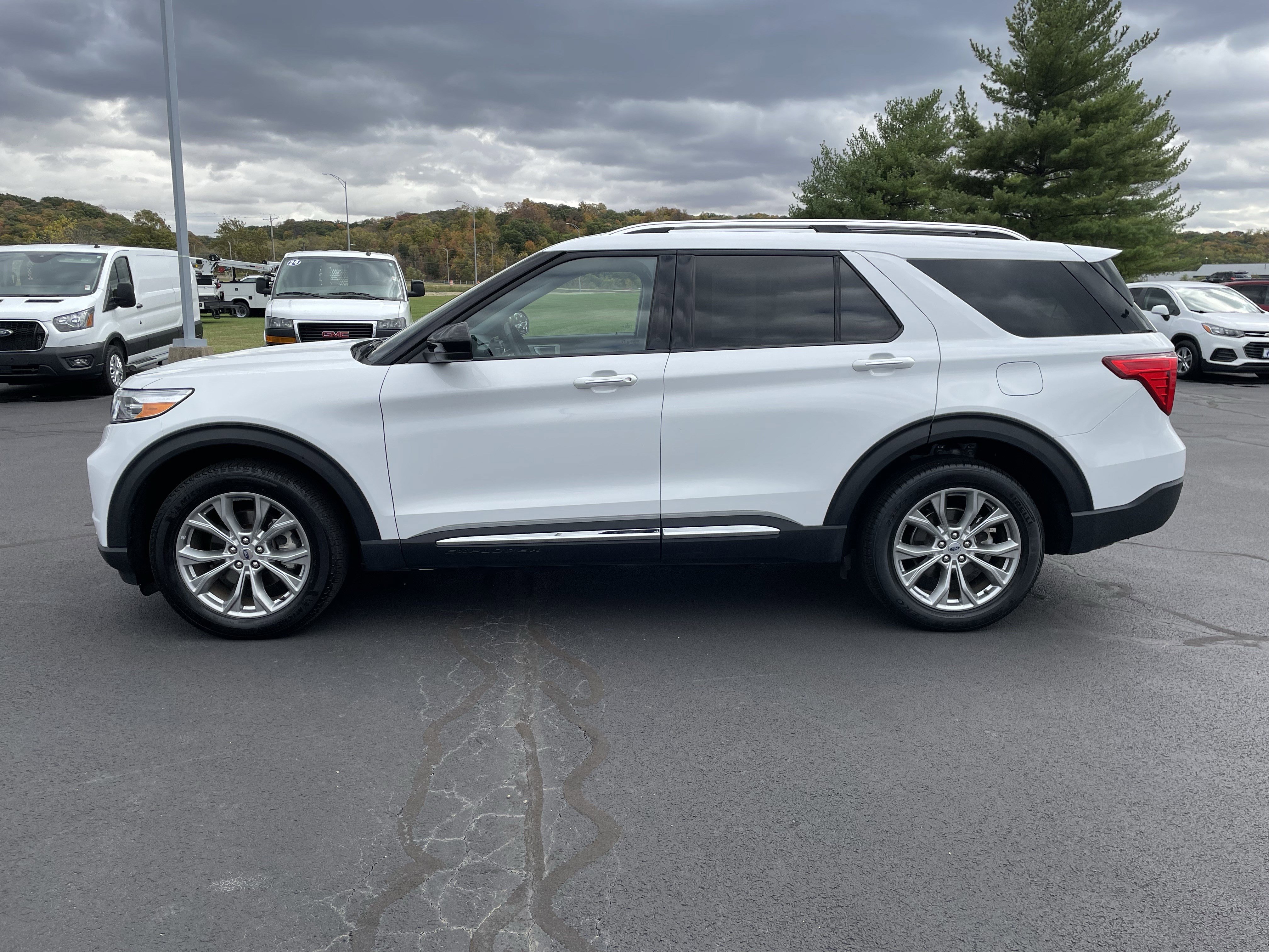 Used 2024 Ford Explorer Limited image 2
