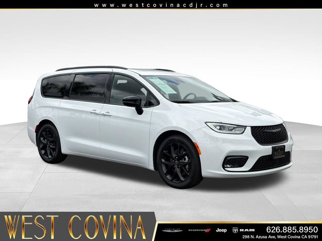 Used 2026 Chrysler Pacifica Limited w/ S Appearance Package