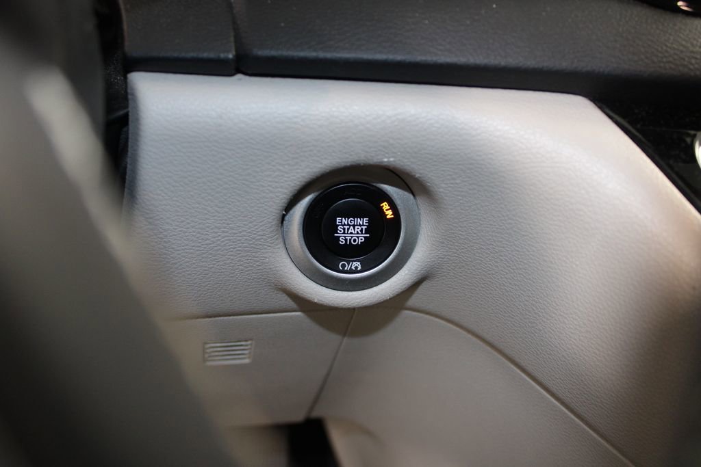 Used 2024 Chrysler Pacifica Touring-L image 19