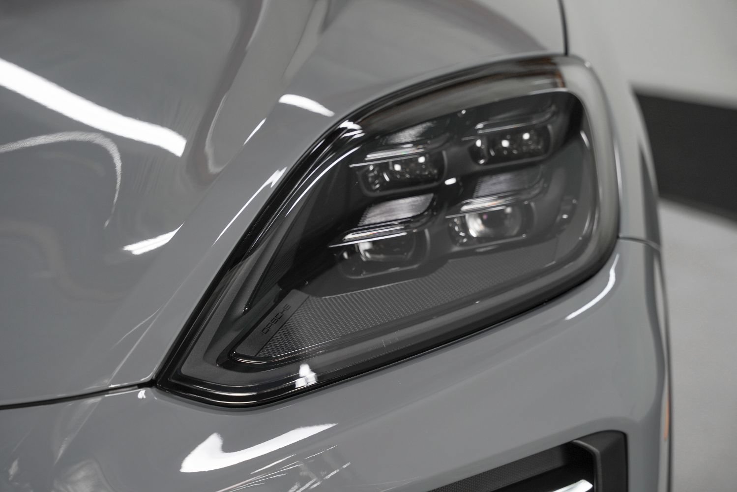 Used 2025 Porsche Cayenne Turbo GT AWD/4WD image 13