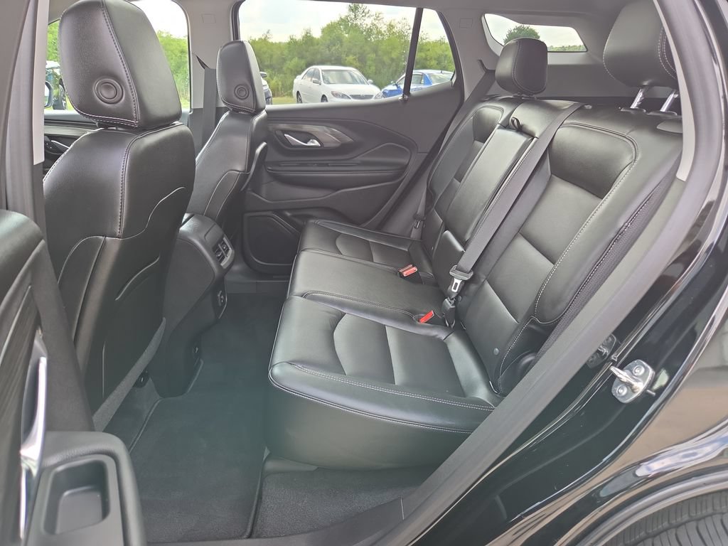 Certified 2024 GMC Terrain SLT w/ Infotainment Package II AWD/4WD image 30