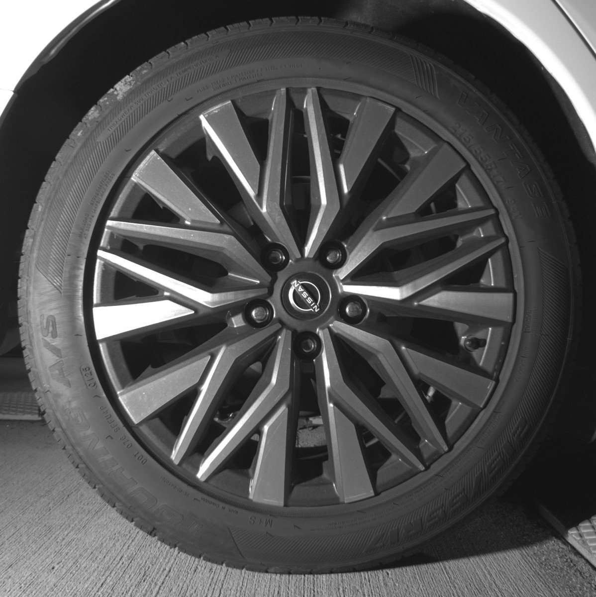 Used 2025 Nissan Altima 2.5 SV FWD image 15