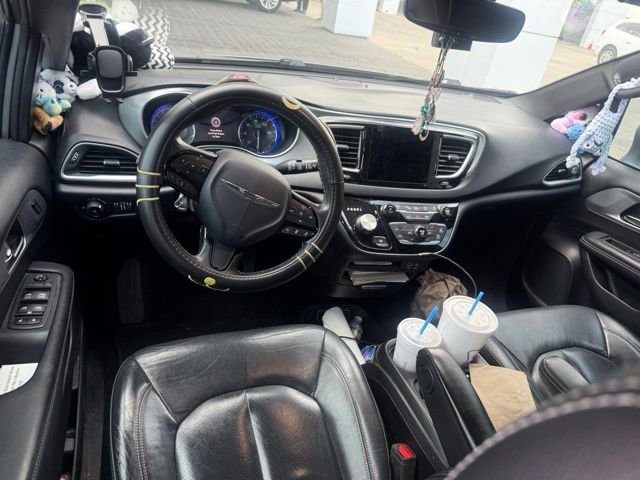 Used 2020 Chrysler Pacifica Touring-L w/ Advanced Safetytec Group FWD image 6