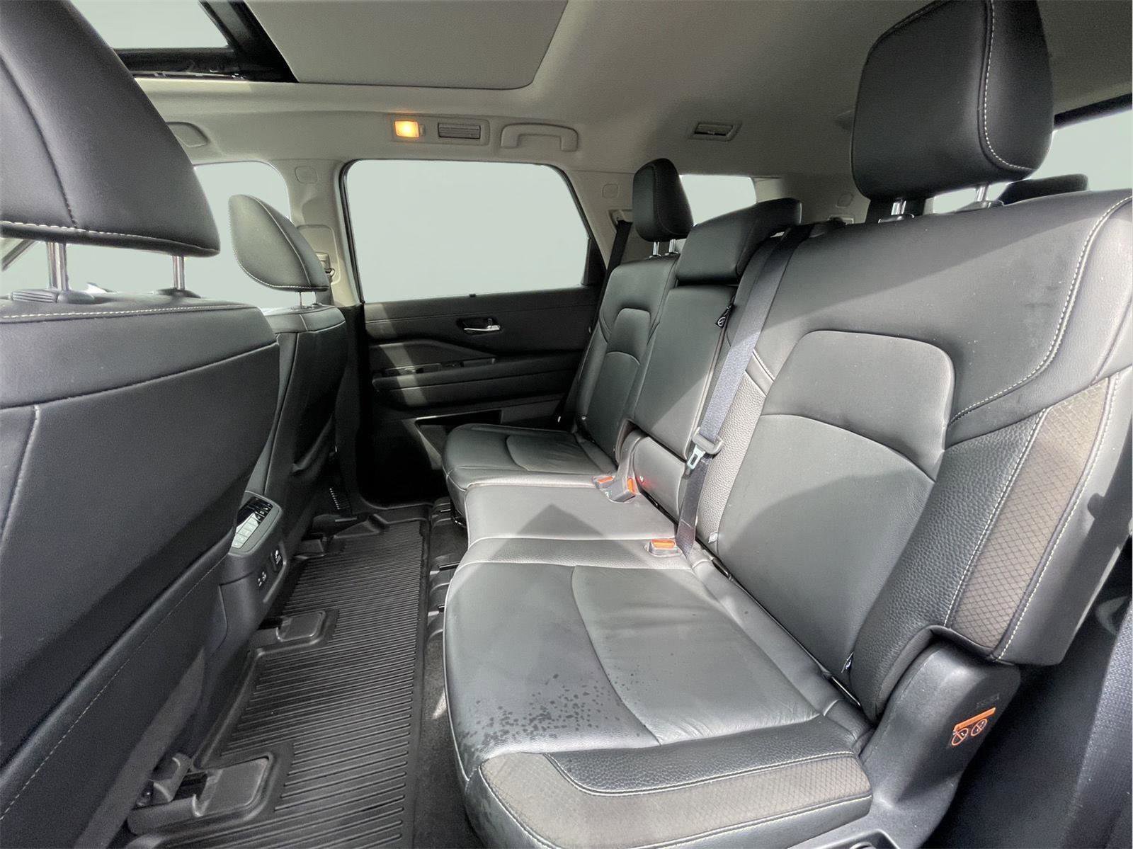 Used 2022 Nissan Pathfinder SL AWD/4WD image 15