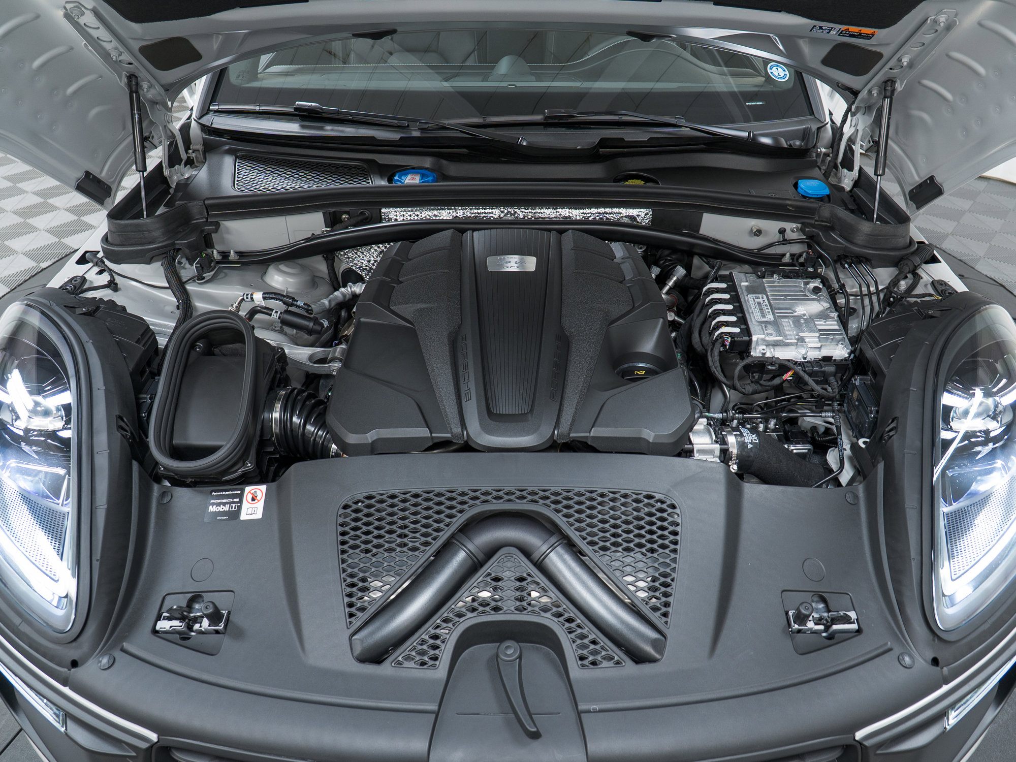 New 2026 Porsche Macan GTS image 12