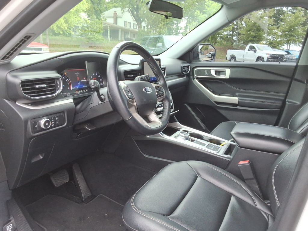 Used 2020 Ford Explorer XLT w/ Equipment Group 202A RWD image 22