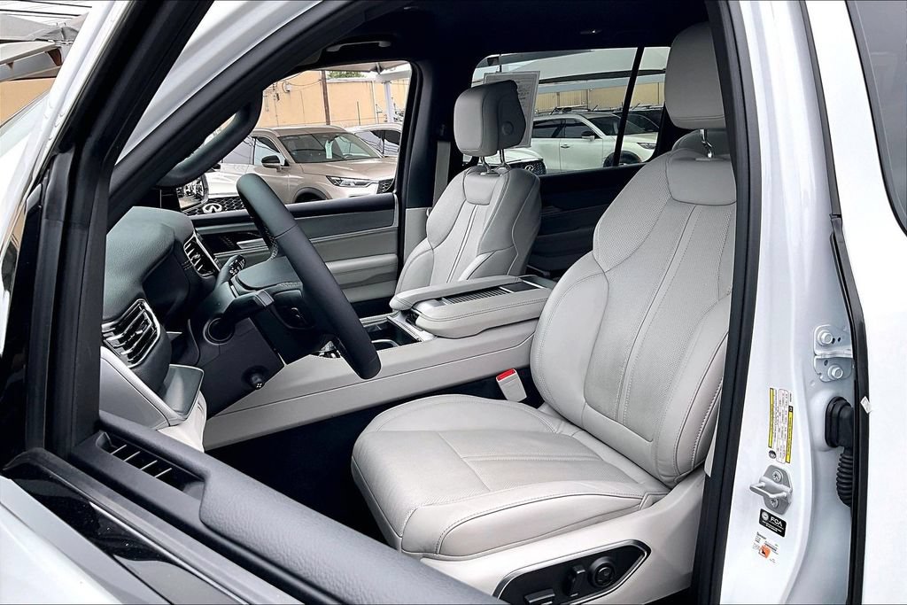 Used 2025 Jeep Wagoneer 4WD image 36