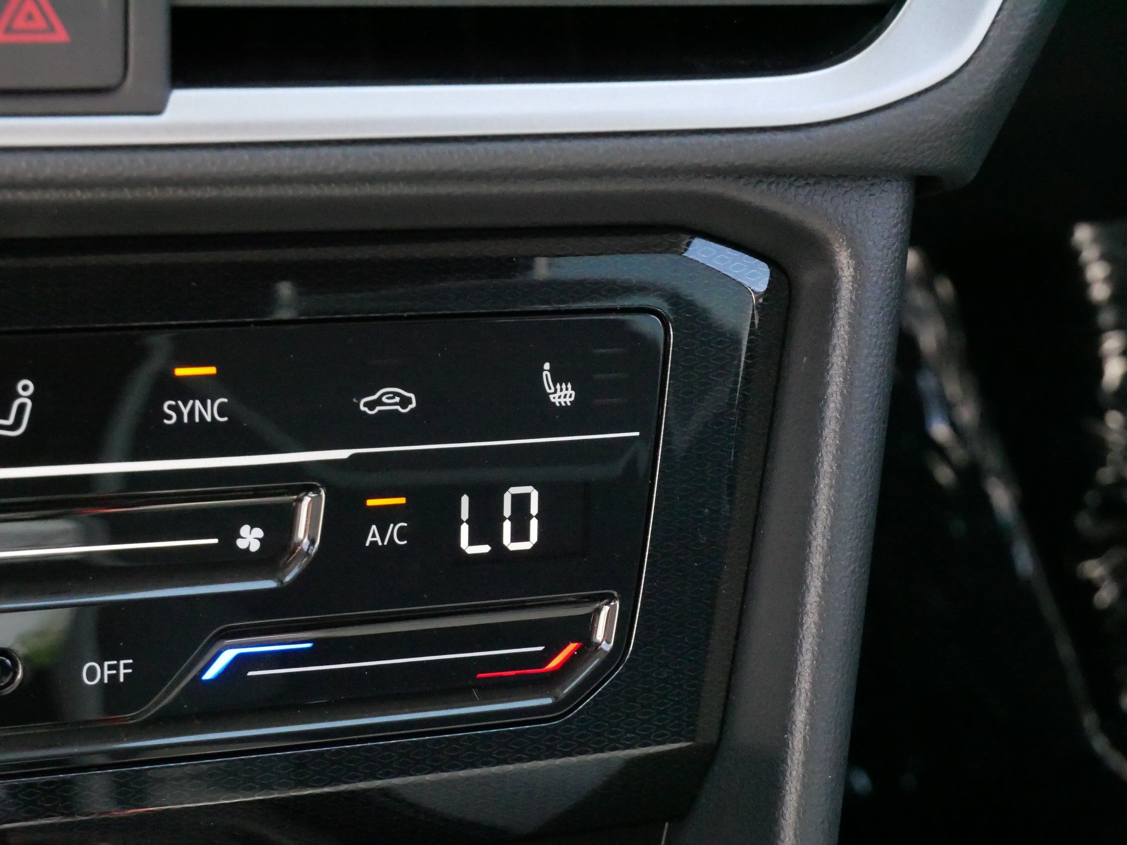 Certified 2025 Volkswagen Taos SE AWD/4WD image 30