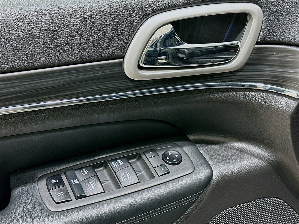Used 2021 Jeep Grand Cherokee Limited w/ Luxury Group II image 17