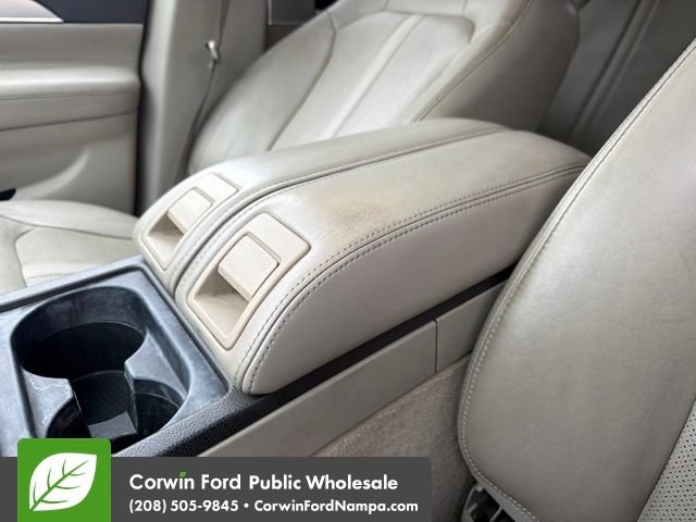 Used 2013 Lincoln MKX AWD image 22