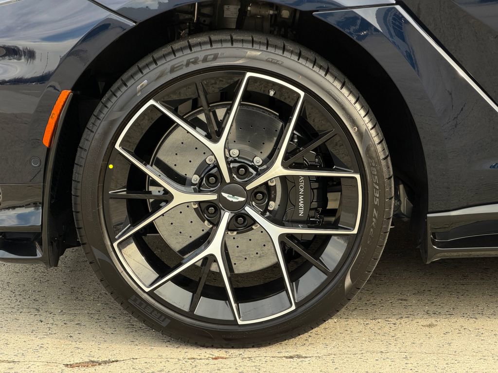 New 2026 Aston Martin DBX 707 image 4