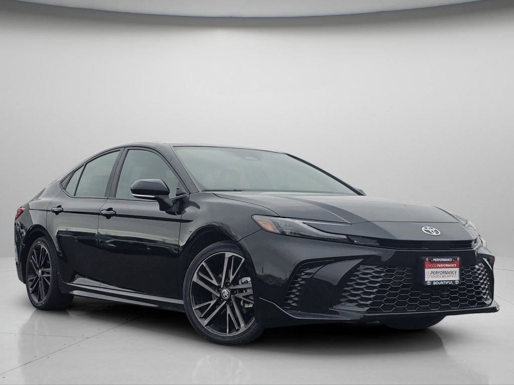 Used 2025 Toyota Camry XSE FWD image 2