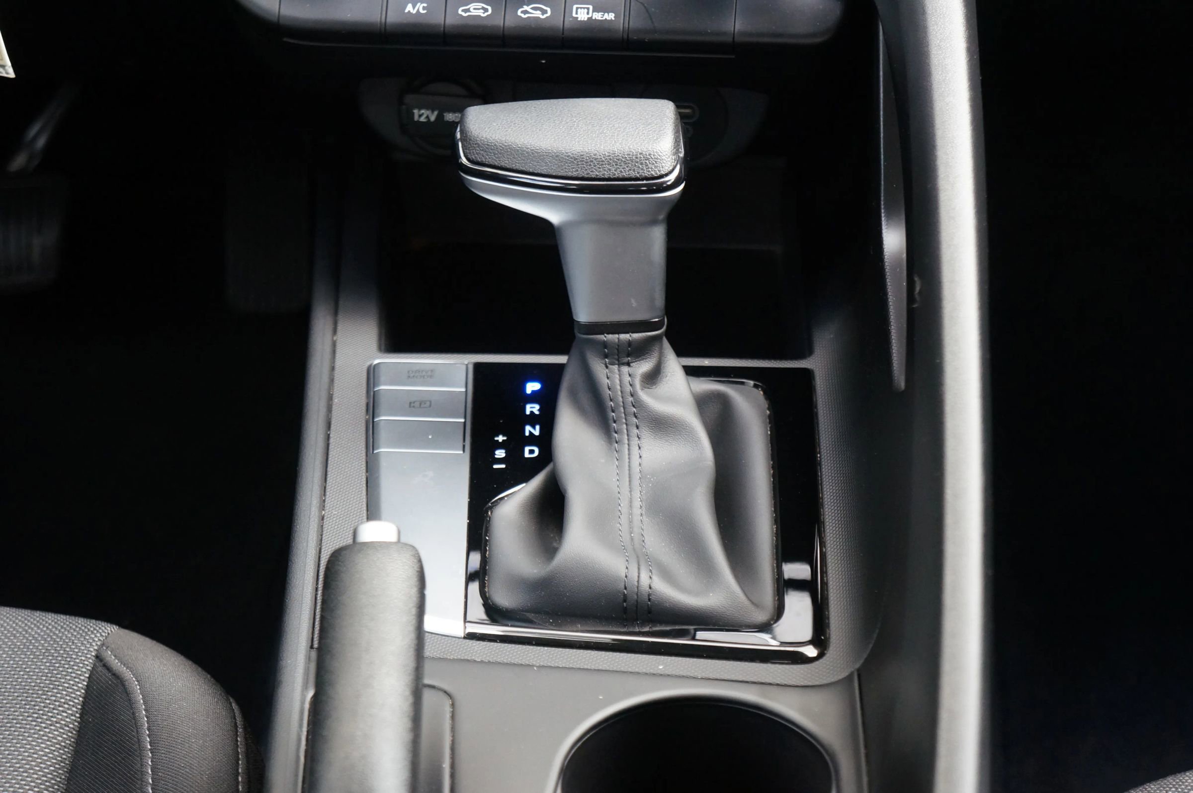 Used 2024 Hyundai Elantra SE image 39