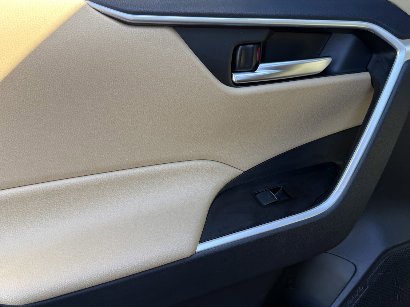 Used 2025 Toyota RAV4 XLE Premium image 24