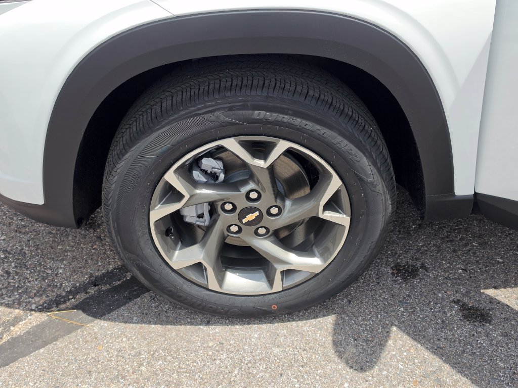 New 2026 Chevrolet Trax LT w/ Driver Confidence Package FWD image 24