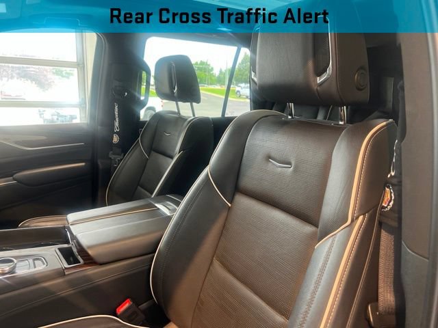 Used 2023 Cadillac Escalade Premium Luxury AWD/4WD image 17