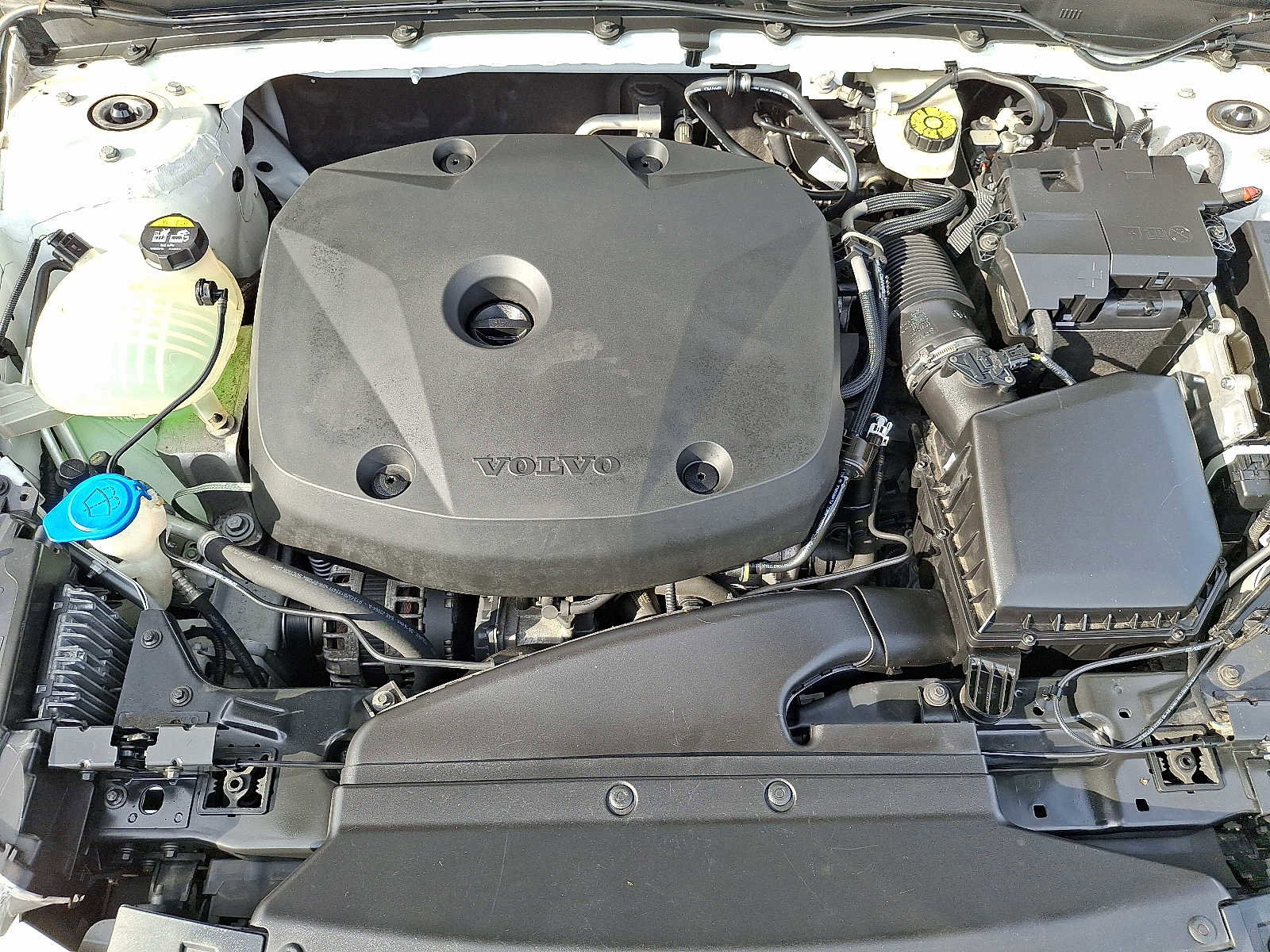 Used 2019 Volvo XC40 T5 Momentum image 28