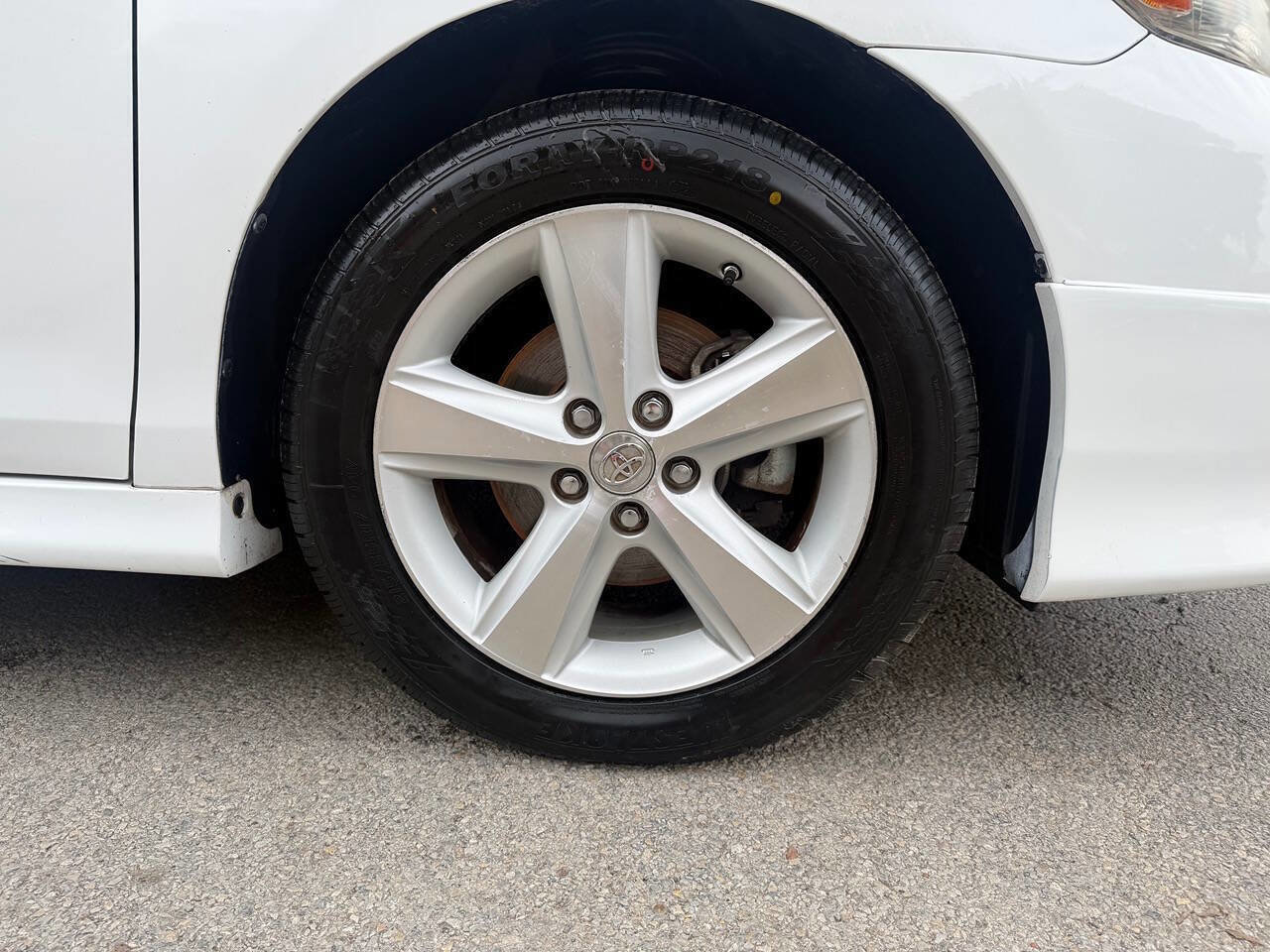 Used 2010 Toyota Camry SE FWD image 30