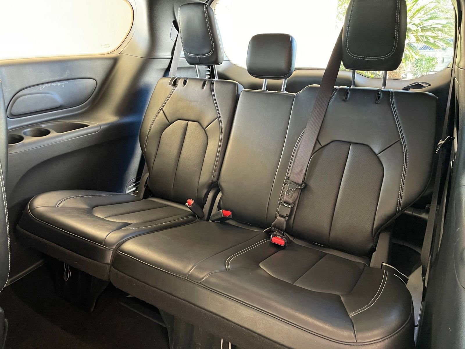 Used 2025 Chrysler Pacifica Select FWD image 30